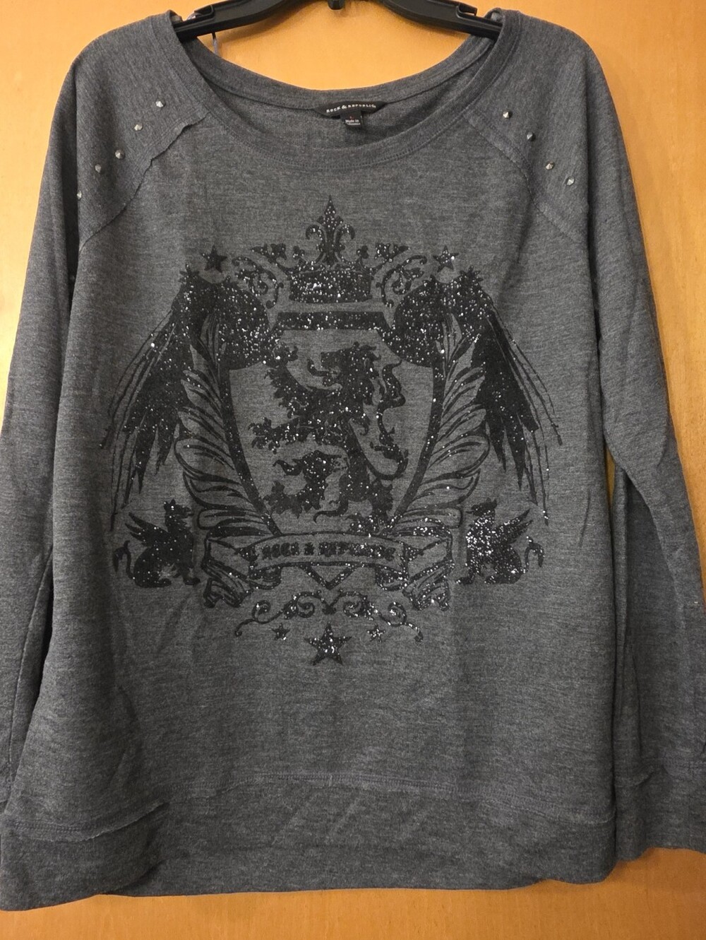 Rock & Republic Gray Embellished Crown Graphic Lightweight Sweater – Size M